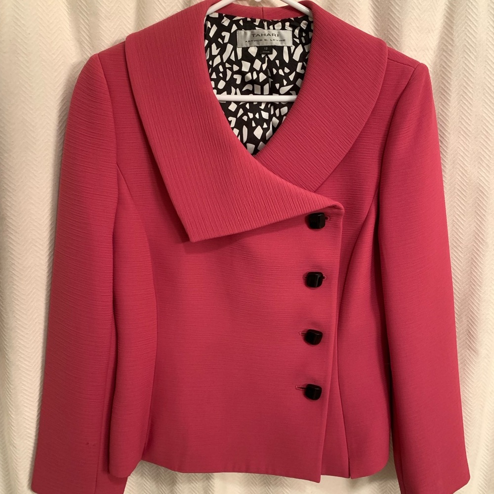 TAHARI Arthur S. Levine Two piece suit